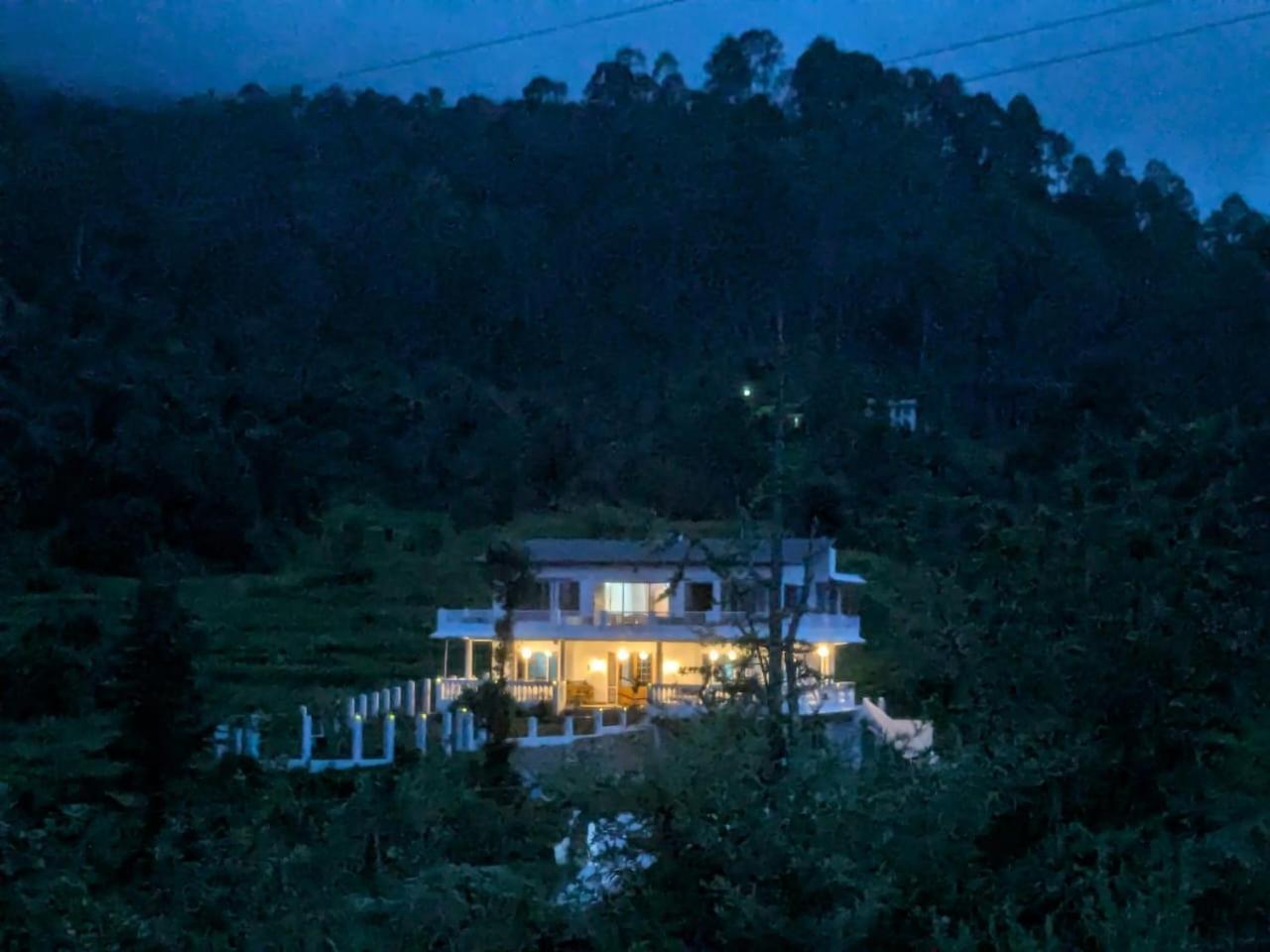 Brook Cottage Champawat Екстер'єр фото