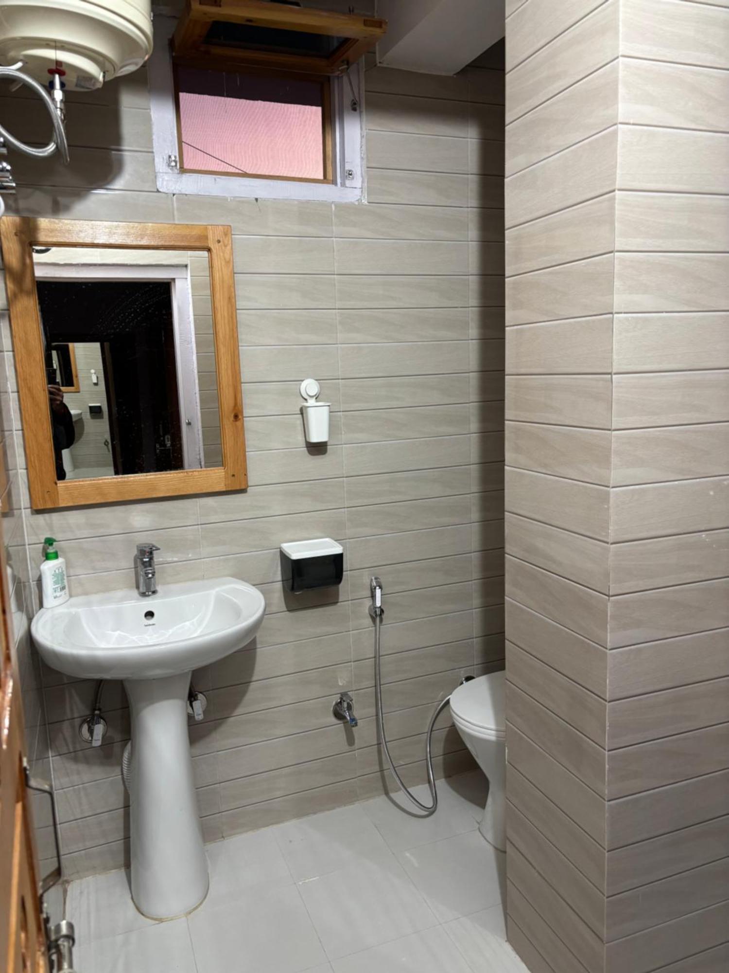 Brook Cottage Champawat Екстер'єр фото