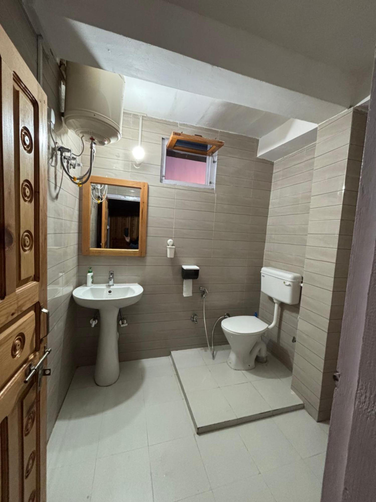 Brook Cottage Champawat Екстер'єр фото